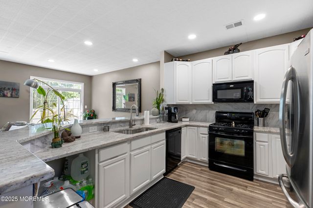 100 Pine Street, 3, Lakehurst, NJ 08733