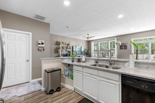 100 Pine Street, 3, Lakehurst, NJ 08733