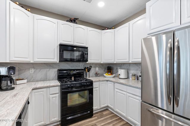 100 Pine Street, 3, Lakehurst, NJ 08733
