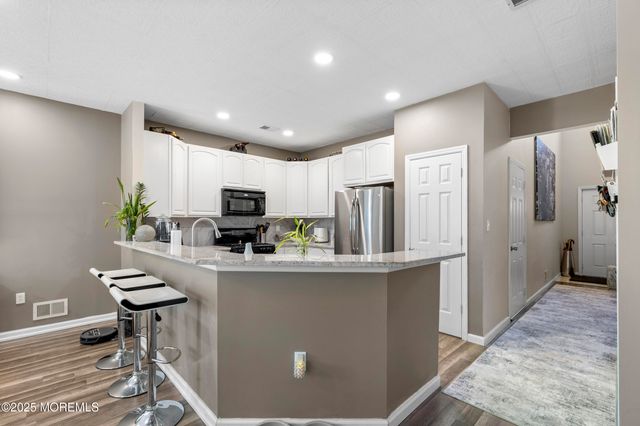 100 Pine Street, 3, Lakehurst, NJ 08733