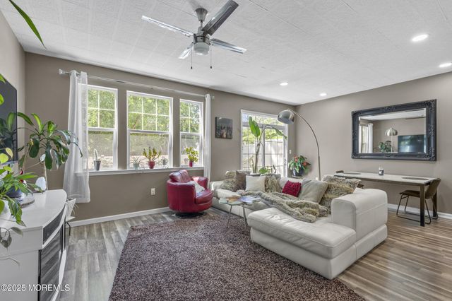 100 Pine Street, 3, Lakehurst, NJ 08733