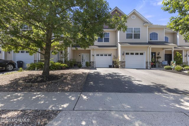 100 Pine Street, 3, Lakehurst, NJ 08733