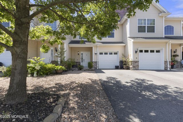 100 Pine Street, 3, Lakehurst, NJ 08733