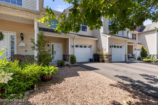 100 Pine Street, 3, Lakehurst, NJ 08733
