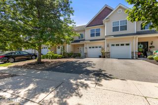 100 Pine Street, 3, Lakehurst, NJ 08733