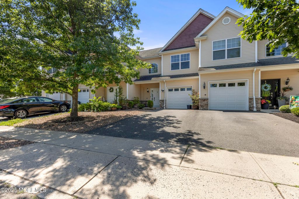 100 Pine Street, 3, Lakehurst, NJ 08733
