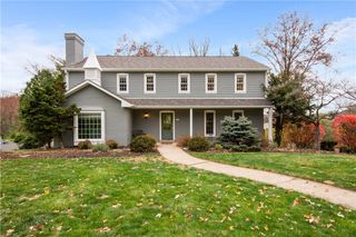 557 Harrogate Rd, Upper St Clair, PA 15241