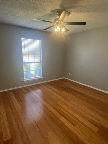 814 Elbe Drive, Arlington, TX 76001