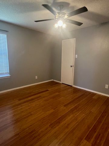 814 Elbe Drive, Arlington, TX 76001