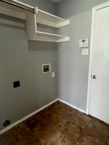 814 Elbe Drive, Arlington, TX 76001
