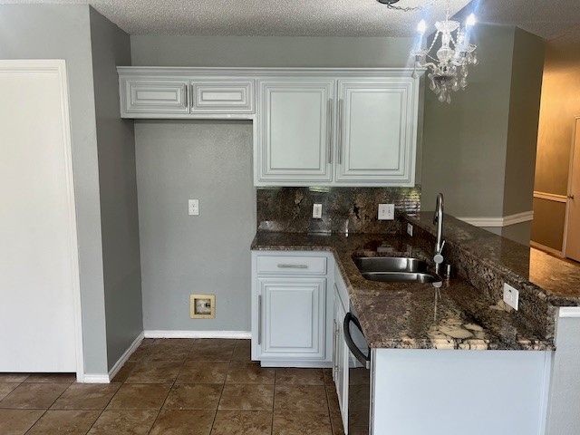 814 Elbe Drive, Arlington, TX 76001