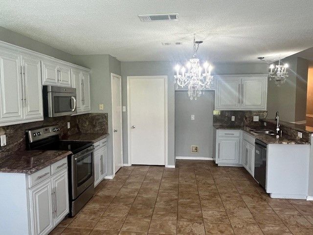 814 Elbe Drive, Arlington, TX 76001