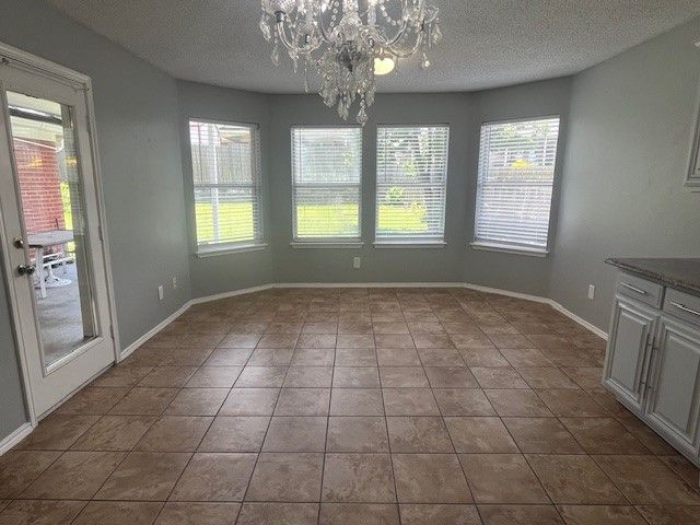 814 Elbe Drive, Arlington, TX 76001