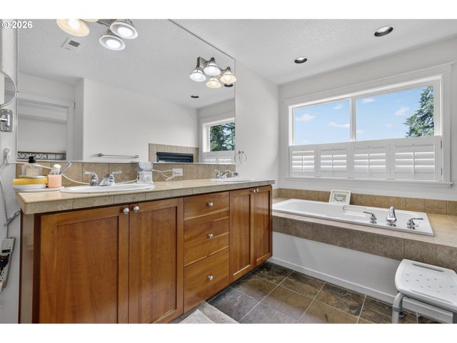 13789 Nw PAYNE Dr, Portland, OR 97229