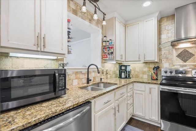 1327 BRIDLE PATH Lane, Hideaway, TX 75771