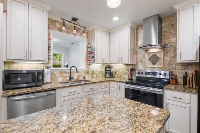 1327 BRIDLE PATH Lane, Hideaway, TX 75771