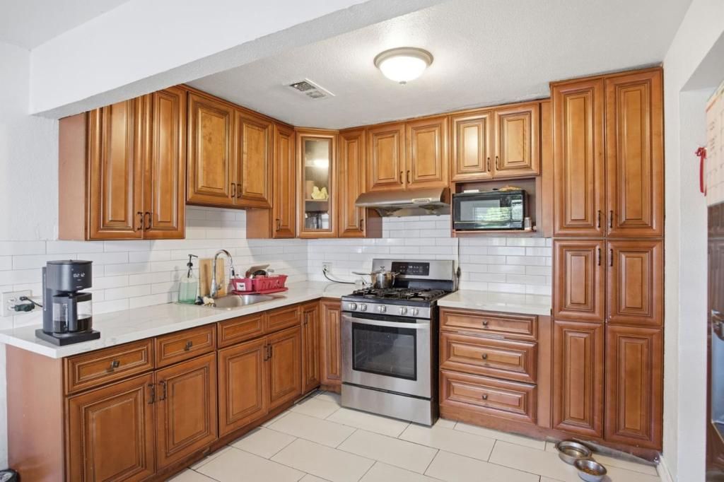 Image 10 of property listing at 2154 Orlando Drive, San Jose, CA 95122