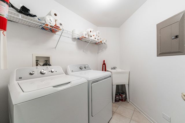 541 N Hough Street 102, Barrington, IL 60010