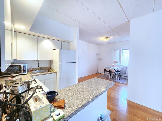 149-15 Barclay Avenue 3A, Flushing, NY 11355