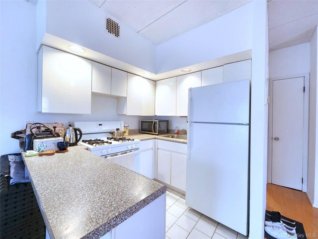 149-15 Barclay Avenue 3A, Flushing, NY 11355