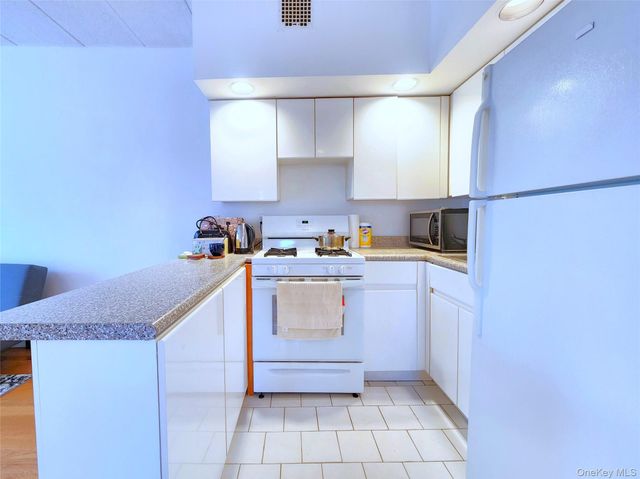 149-15 Barclay Avenue 3A, Flushing, NY 11355