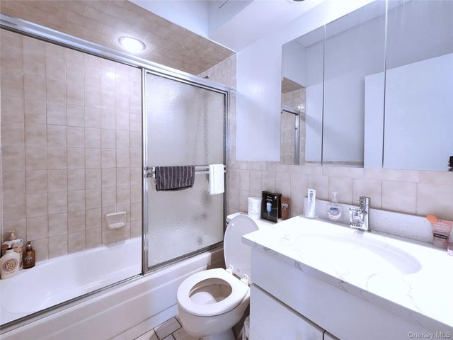 149-15 Barclay Avenue 3A, Flushing, NY 11355