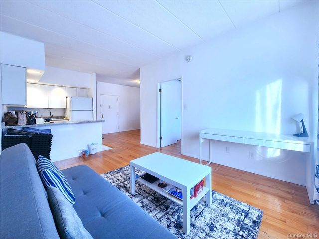 149-15 Barclay Avenue 3A, Flushing, NY 11355