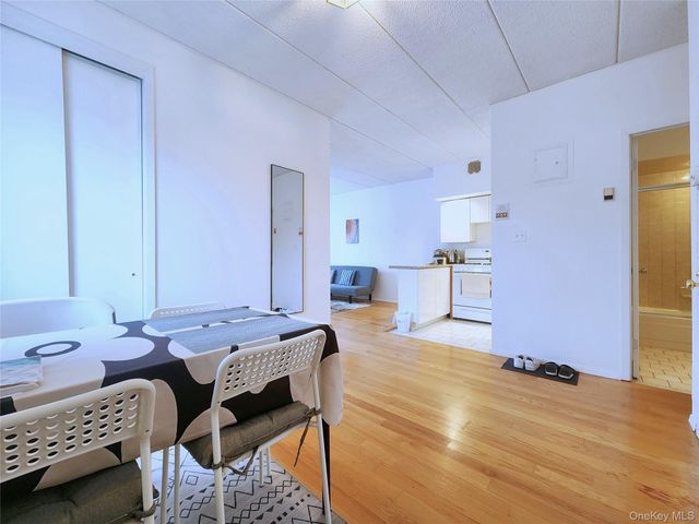 149-15 Barclay Avenue 3A, Flushing, NY 11355