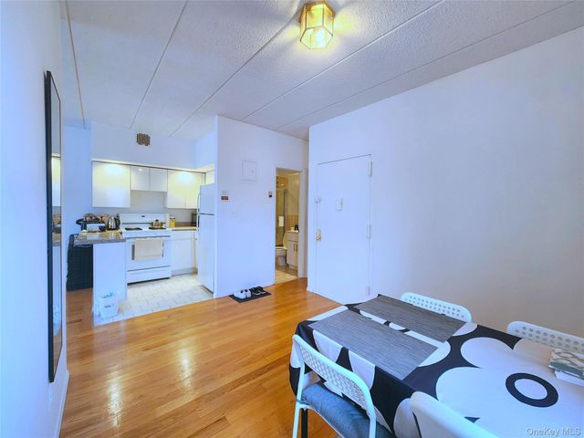 149-15 Barclay Avenue 3A, Flushing, NY 11355