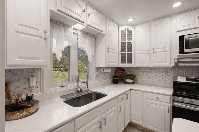 81 E Division Road, Valparaiso, IN 46383
