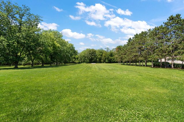 81 E Division Road, Valparaiso, IN 46383