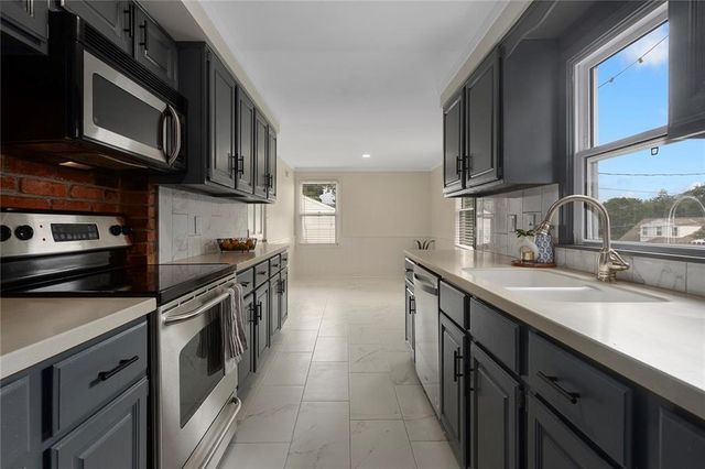 3316 W 75th Street, Prairie Village, KS 66208