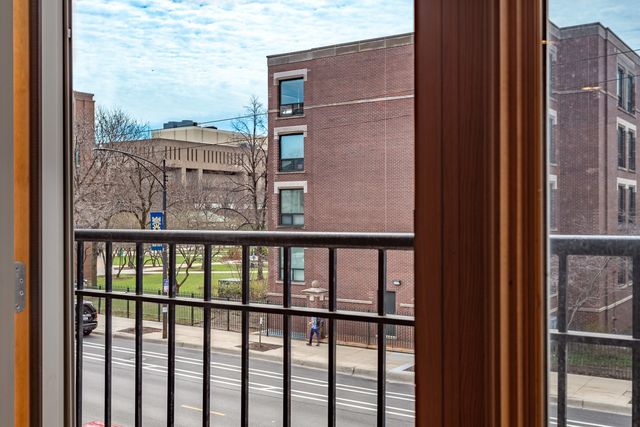 1126 W Fullerton Avenue 2, Chicago, IL 60614