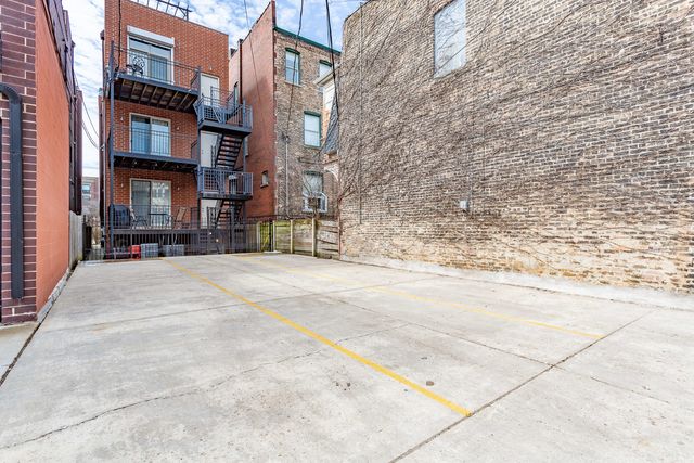 1126 W Fullerton Avenue 2, Chicago, IL 60614