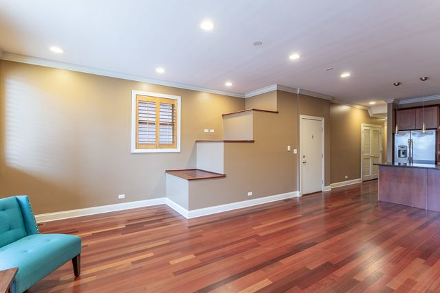 1126 W Fullerton Avenue 2, Chicago, IL 60614