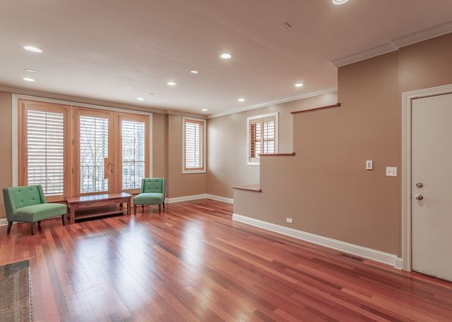 1126 W Fullerton Avenue 2, Chicago, IL 60614