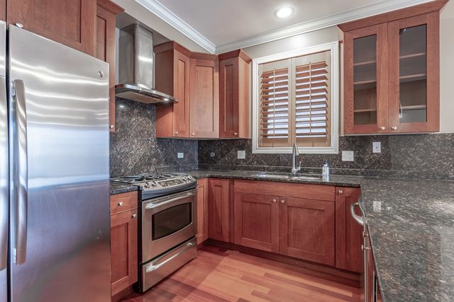 1126 W Fullerton Avenue 2, Chicago, IL 60614