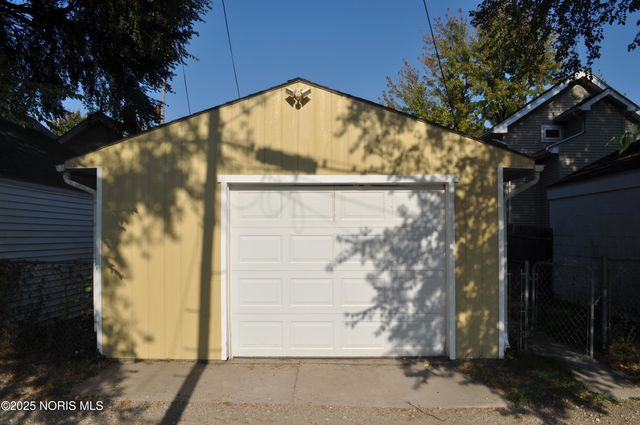 128 Carbon Street, Toledo, OH 43605