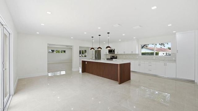 21020 Highland Lakes Boulevard, Miami, FL 33179