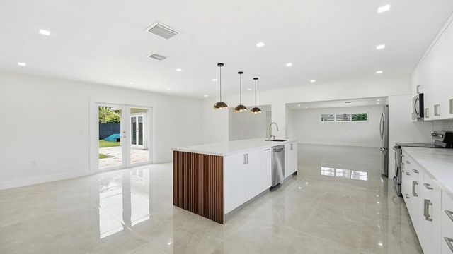 21020 Highland Lakes Boulevard, Miami, FL 33179