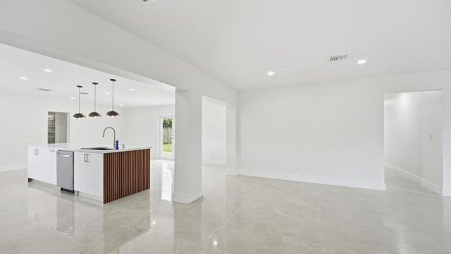 21020 Highland Lakes Boulevard, Miami, FL 33179