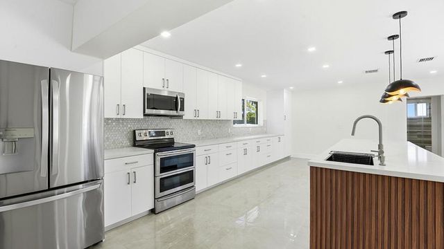 21020 Highland Lakes Boulevard, Miami, FL 33179