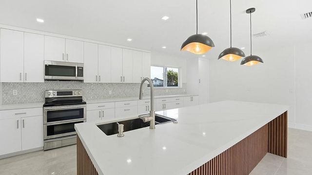 21020 Highland Lakes Boulevard, Miami, FL 33179