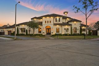 213 Los Frailes Drive, Friendswood, TX 77546