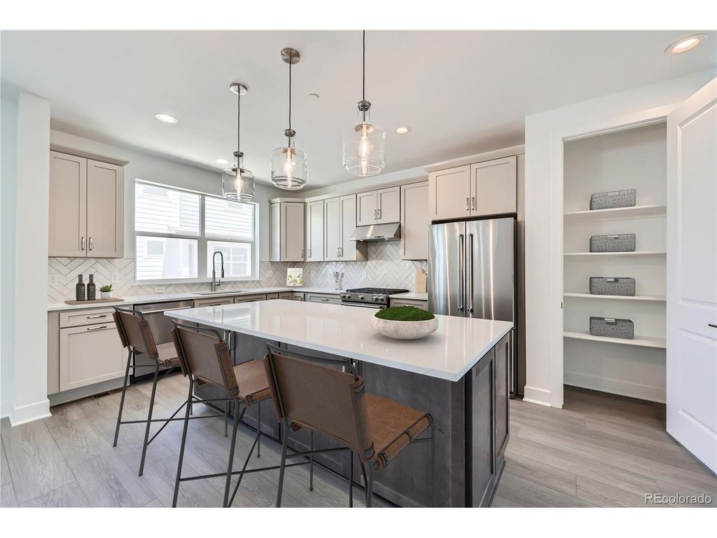 10898 E Hinsdale Cir, Centennial, CO 80112