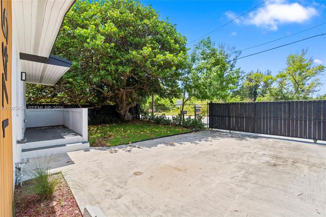 1745 NW 151st St, Miami Gardens, FL 33054