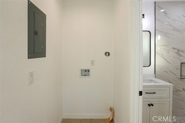 11114 Willowbrook Avenue, Los Angeles, CA 90059