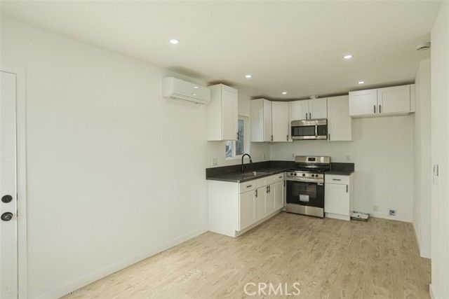 11114 Willowbrook Avenue, Los Angeles, CA 90059