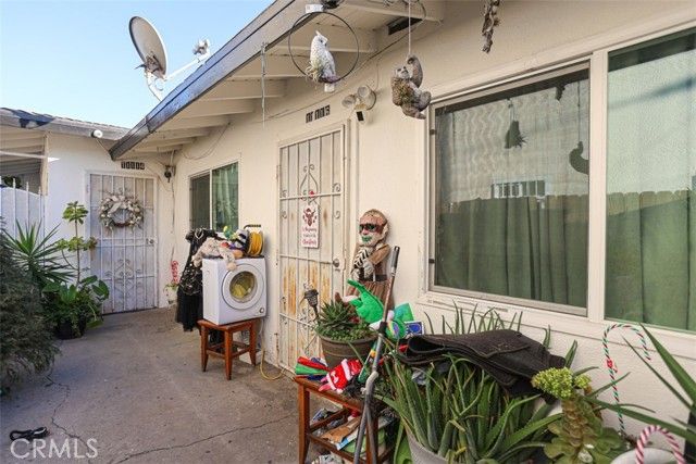 11114 Willowbrook Avenue, Los Angeles, CA 90059