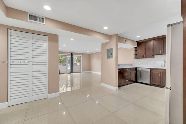 4848 NW 24th Ct 118, Lauderdale Lakes, FL 33313